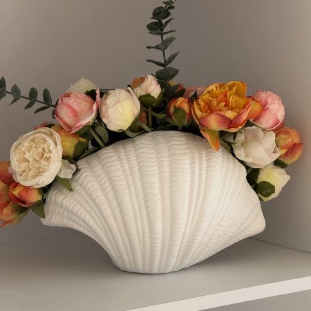 فازة الصدفة بشكل غريب